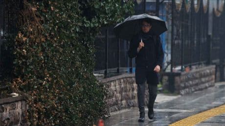Sağanak yağmurlar geri dönüyor! Meteoroloji il il açıkladı: İstanbul, Ankara, İzmir, Tokat, Trabzon, Hakkari...