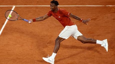 Roland-Garros : Gaël Monfils assure le spectacle en session nocturne et se qualifie pour le deuxième tour