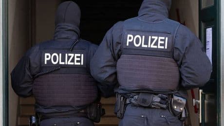 Wachsende Reichsbürgerszene: Dobrindt verbietet „Königreich Deutschland“ – Mutmaßlicher Anführer festgenommen