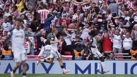 Sunderland son anlarda kazandı ve Premier Lig'e yükseldi