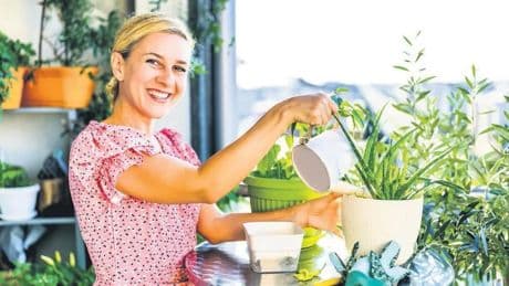 FUNDA KARAYEL / Yeni trend meslek 140 bin lira gelirle çiçek bakıcılığı