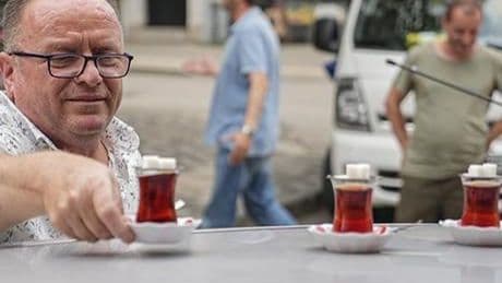 Çaycının yöntemi viral oldu: Bu çayları taşımak daha pahalıya geliyor