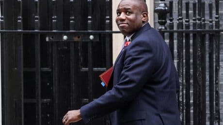 Hong Kong: Londres condamne les récompenses pour l'aide à la capture de militants pro-démocratie «vivant au Royaume-Uni»