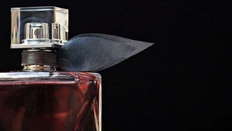 10 bin TL'ye satılıyor: Bu parfümü sıkanı markete almıyorlar!