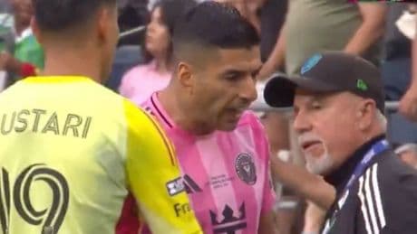 US-Medien berichten - Heftige Strafe für Suárez nach Spuck-Skandal