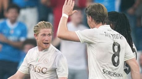 <p>Napoli &egrave; passato e presente: McTominay e De Bruyne, Sassuolo piegato. Lecce indenne in casa Genoa</p>