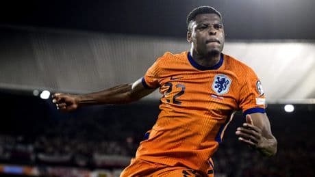 Denzel Dumfries (29) blijft maar scoren en heeft inmiddels Frank de Boer en Ronald Koeman in het vizier: ’Het deed wel even pijn’
