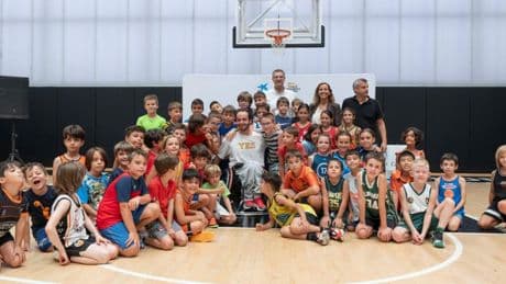 CaixaBank y el Valencia Basket acercan el deporte paralímpico a los más jóvenes