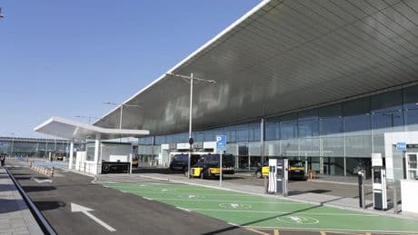 Cinco empresas pujan por instalar cientos de puntos de recarga en los aeropuertos