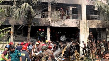 Au Bangladesh, un avion militaire s’écrase sur une école, faisant plusieurs morts et une centaine de blessés