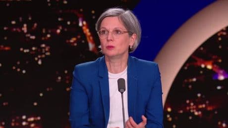 "Elle s'est suicidée en cachette": Sandrine Rousseau raconte le "départ clandestin" de sa mère