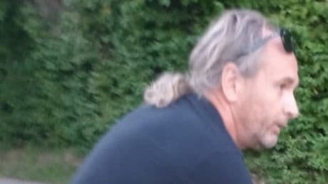 Wer kennt diesen Mann? - Säugling (11 Monate) in Park ausgesetzt