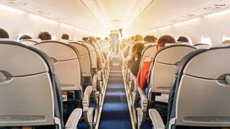 La solución para no pagar de más en el avión': una bolsa bajo el asiento de menos de 20 euros