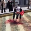 Actievoerders kleuren fontein aan Wapper in Antwerpen rood voor Gaza: “We kunnen deze slachting niet meer aanzien”