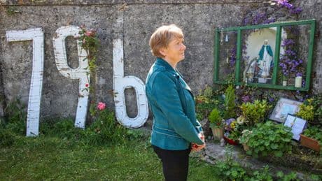 Comienza la excavación en busca de los restos de casi 800 bebés muertos en un antiguo 'hogar para madres' en Irlanda
