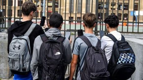 Un estudiante de 15 años hiere con una pistola de balines a una compañera en un instituto de Vitoria