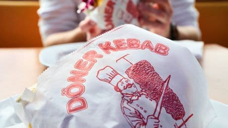 Wer ist der Mann auf dem Döner-Logo? Lange Recherche bringt endlich die Antwort