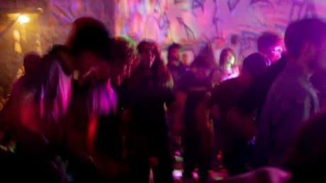 Les free-party, des soirées autogérées « extrêmement politiques », loin des clubs institutionnalisés