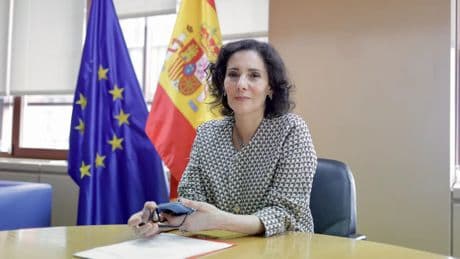 Hadja Lahbib: &quot;Autoridades españolas me han dicho que hay un cambio de mentalidad sobre el kit de preparación tras el apagón&quot;