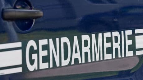 INFO BFMTV. Oise: la façade d'un pavillon où résident deux agents pénitentiaires incendiée