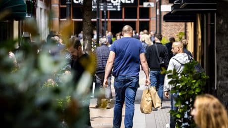 Betrapte dief outlet Roermond draait door, breekt neus van agent en vernielt knuffelcel