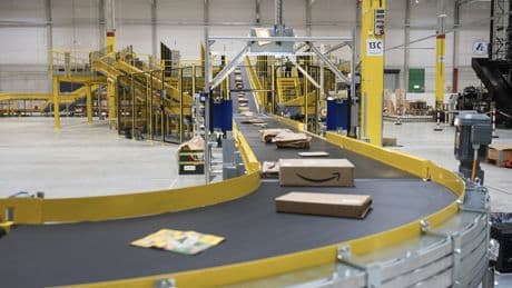 Amazon ensaya en Europa la estación logística del futuro