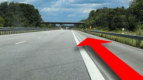 Standstreifen auf der Autobahn befahren: Polizei nennt einzige Ausnahme