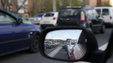 ¿Tienes todos los puntos del carné? La DGT estrena cursos para motoristas y conductores que premian reciclarse al volante