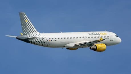 Enfants expulsés d'un avion: les encadrants nient tout mauvais comportement et portent plainte contre Vueling