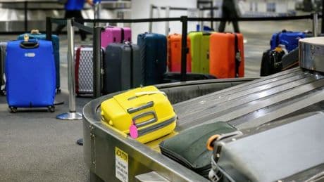Tourists issued major suitcase warning that might 'attract wrong people' in airports