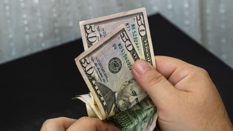 Experten verraten: Wie viel Geld Sie in der Brieftasche behalten sollten