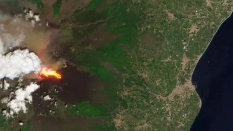 La espectacular imagen de la erupción del Monte Etna, vista desde el satélite Sentinel-2 de Copernicus