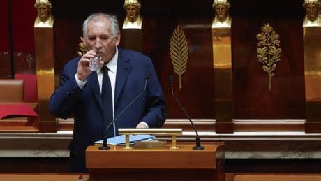 Bayrou pierde la moción de confianza y Francia vuelve a la parálisis política con Macron señalado