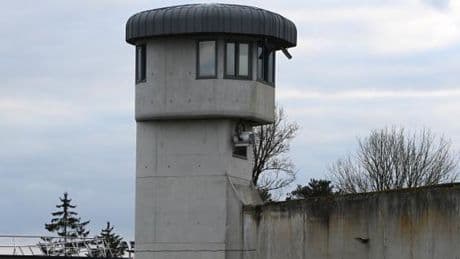 Prisons : le rôle des quartiers de prise en charge de la radicalisation mis en cause