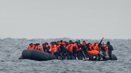 Bald „eine Insel von Fremden“? Was Großbritanniens neue Migrations-Härte bedeutet