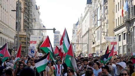 Manifestations: le gouvernement et l'opposition s'écharpent en Espagne après la fin chaotique de la Vuelta