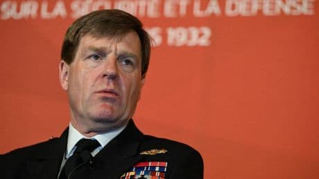 Seksschandaal zet Britse marine in z’n hemd: hoofd Royal Navy (59) geschorst na vermeende affaire