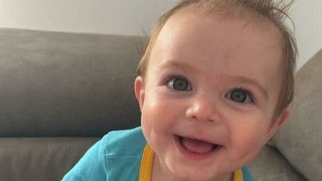Neonato muore a 9 mesi durante la vacanza in Turchia. La mamma: «Ho trovato Arian nel lettino privo di sensi. Aiutateci a riportarlo a casa»