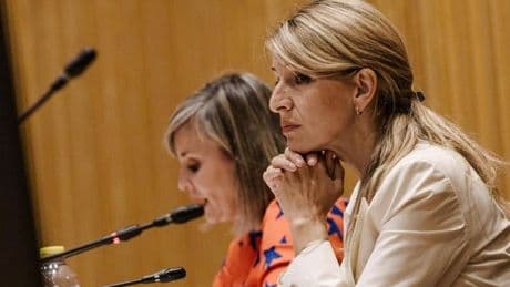 Díaz se prepara para imponer el control horario ante los escollos en el Congreso por la reducción de jornada