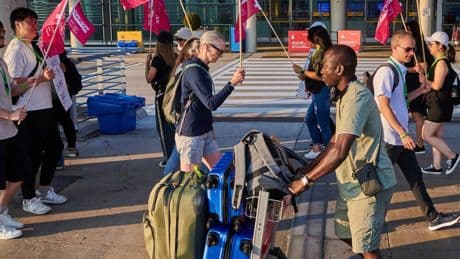 Government Shuts Down Air Canada Strike That Grounded Hundreds of Flights
