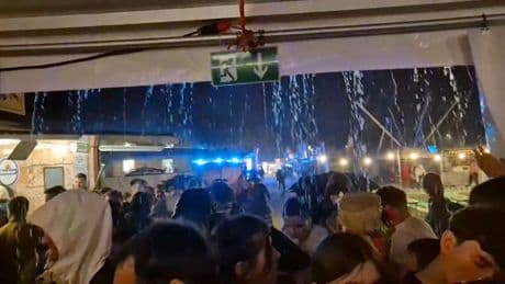 Heftiges Unwetter - Volksfest in Nürnberg säuft ab