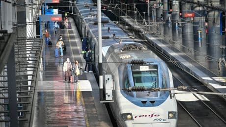 Renfe suspende el 'low cost' Madrid-Barcelona al retirar los Avlo