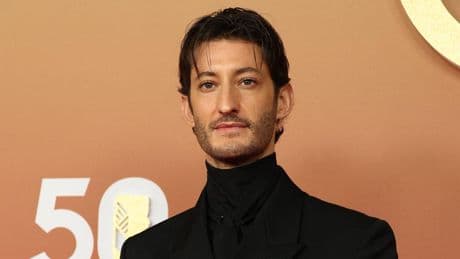Pierre Niney incarne un coach manipulateur dans Gourou de Yann Gozlan