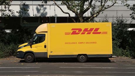 „Ich bin kranker Boxer“ – DHL-Fahrer prügelt auf Paar ein