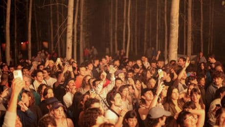Música, arte y arquitectura efímera entre chopos en La Cellera de Ter