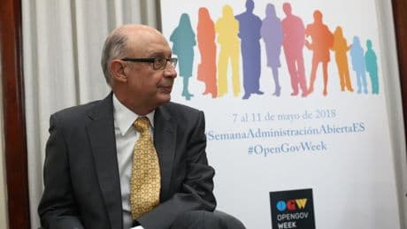 Montoro recibió más de un centenar de correos con datos reservados de la AEAT