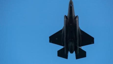 Flugzeugträger und Bomber – Wie sich die USA gegen das Mullah-Regime aufstellen