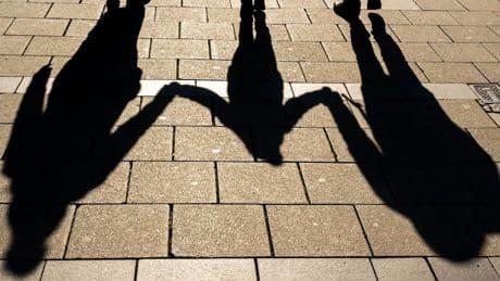 Medizin: Sexualisierte Gewalt gegen Kinder beginnt nicht erst mit dem körperlichen Übergriff