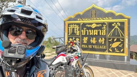 Vicente Barberá, siete años viajando por todo el mundo en moto: “No salgas de ruta sin estos recambios; si te falla la pieza, te puede arruinar tres días esperando a que el taller la consiga”