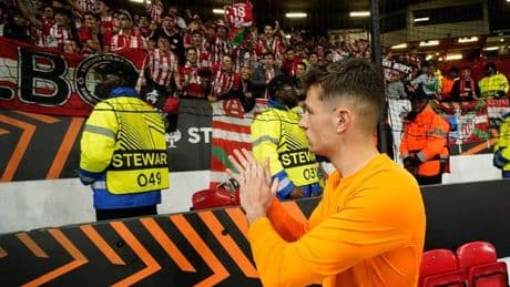 Los expulsados de Old Trafford a Uriarte: «Hinchas del United tiraron del pelo a niños e insultaron a un señor de 80 años»